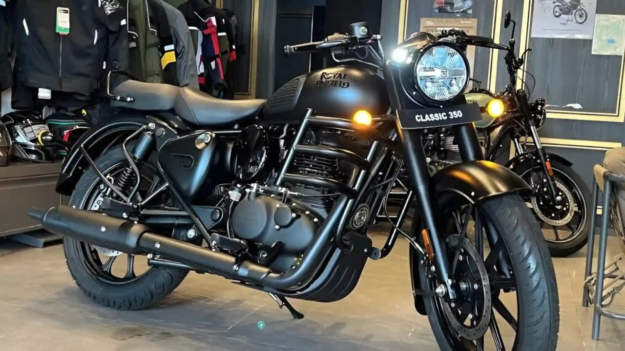 प्रीमियम लुक में आया, Royal Enfield Bullet Classic 350 – दमदार 349cc इंजन, 37 KMPL माइलेज और प्रीमियम फीचर्स के साथ, सिर्फ ₹1.33 लाख में!
